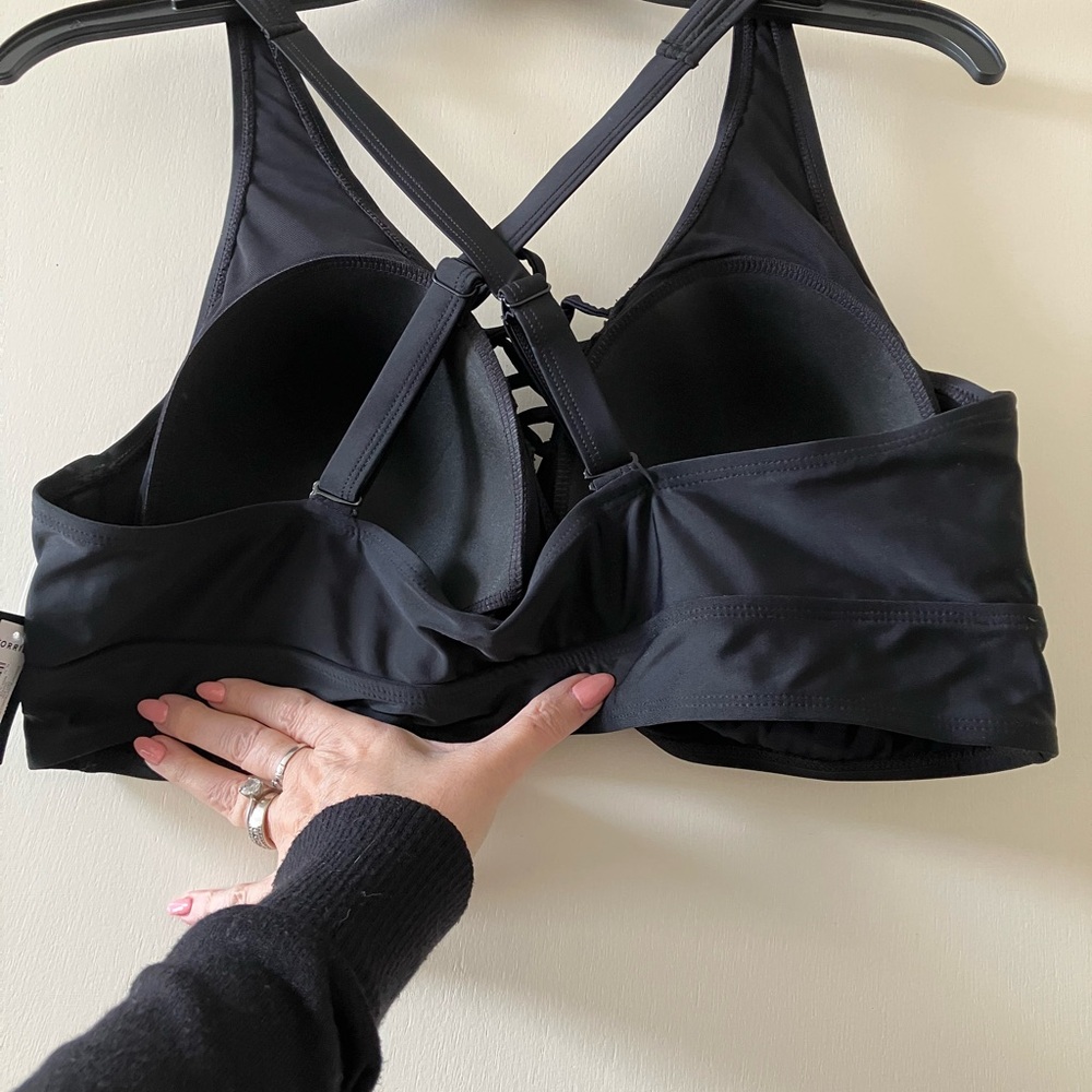 Torrid Size 2 Wireless Black Triangle Bikini Top NWT Adjustable Straps - Picture 2 of 6